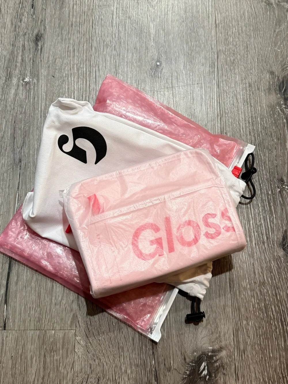 NWT Glossier mini beauty bag